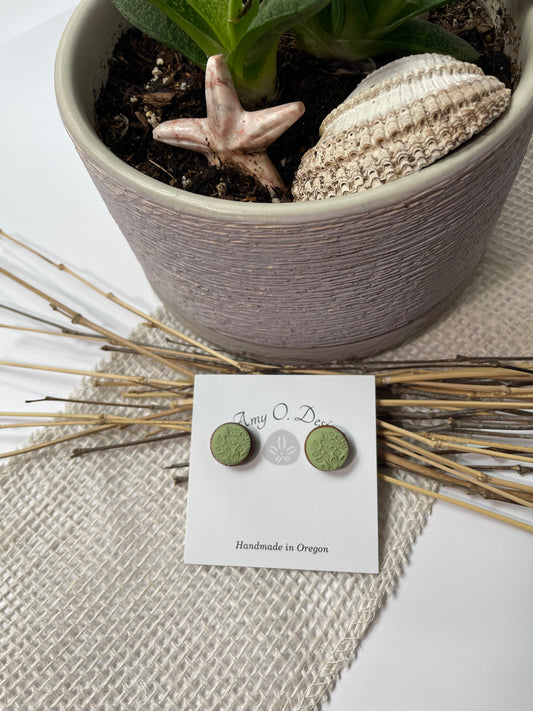 Green foliage dangle and stud option