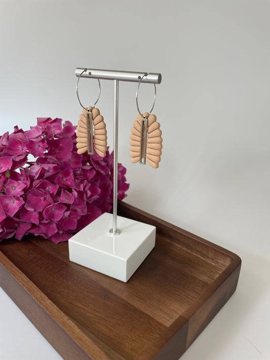 Arch dangle-desert sand