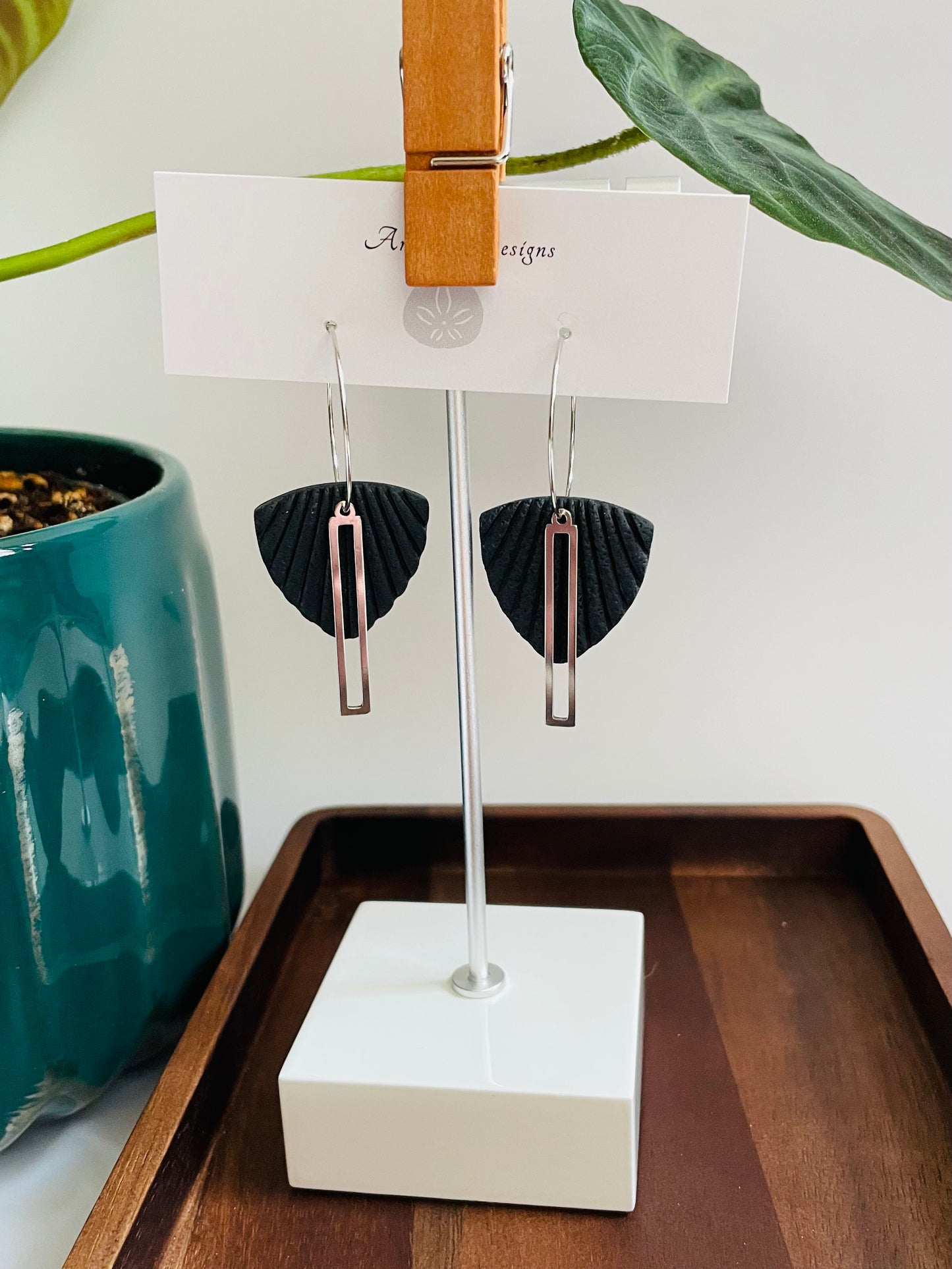 Black fan dangle