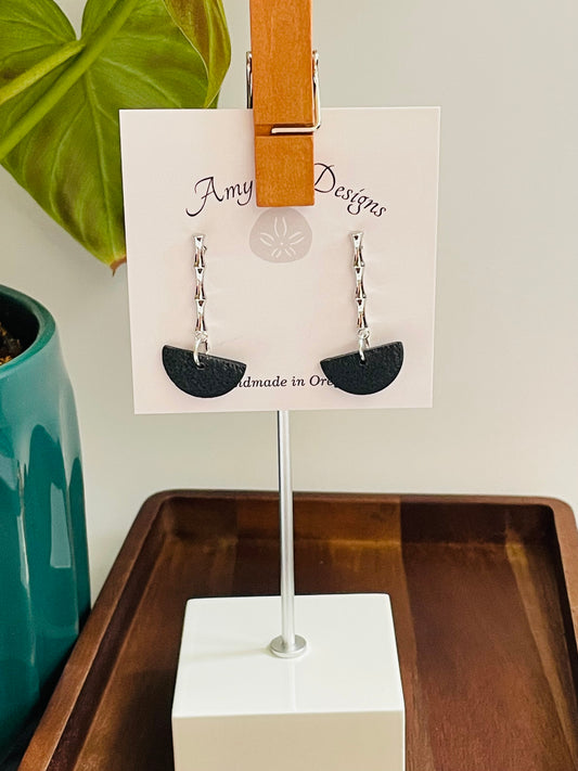 Bamboo silver stud w/black 1/2 circle