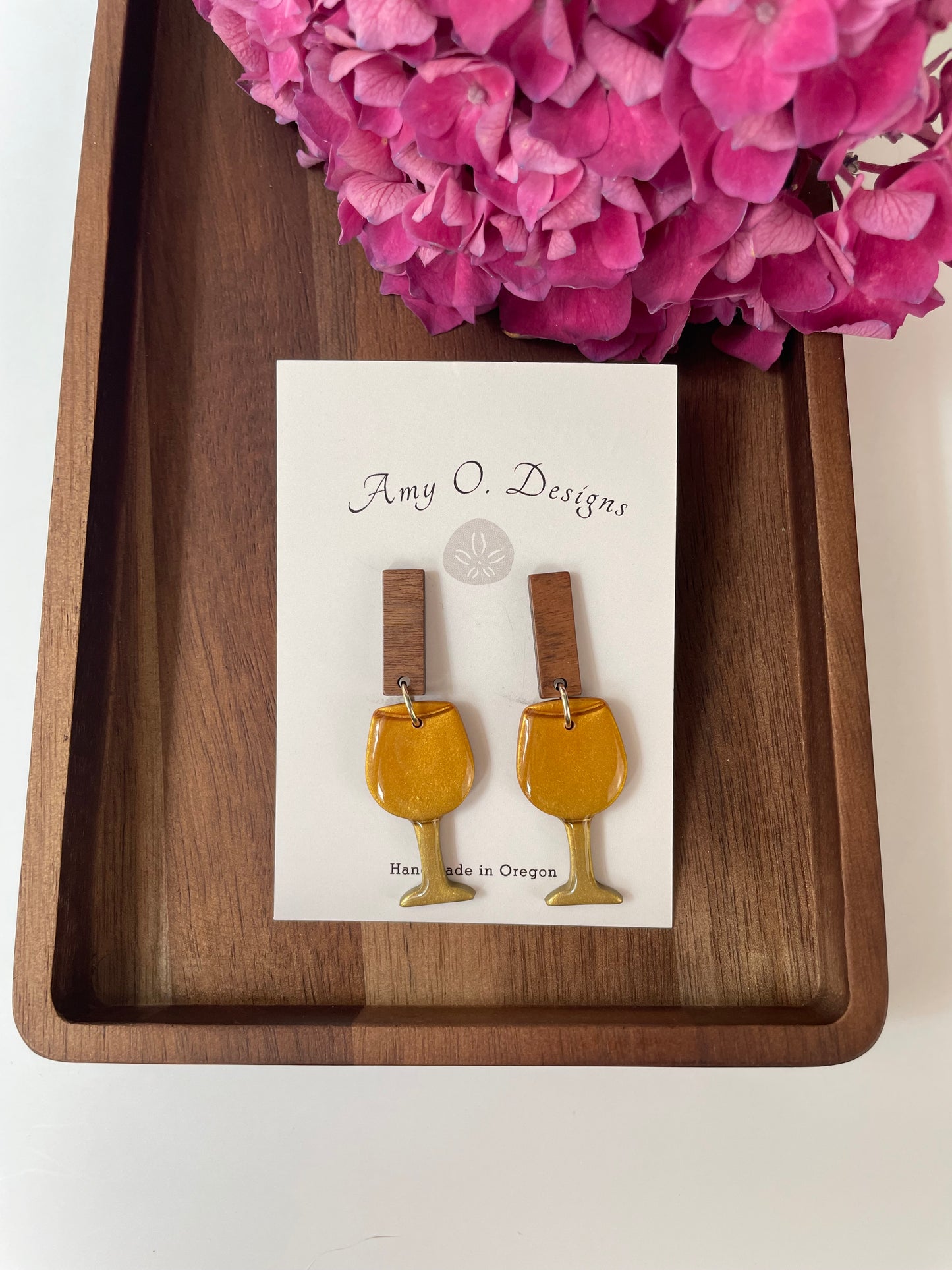 Golden hombre wine glass earrings