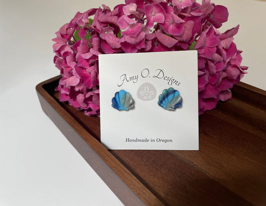 Clam shell studs