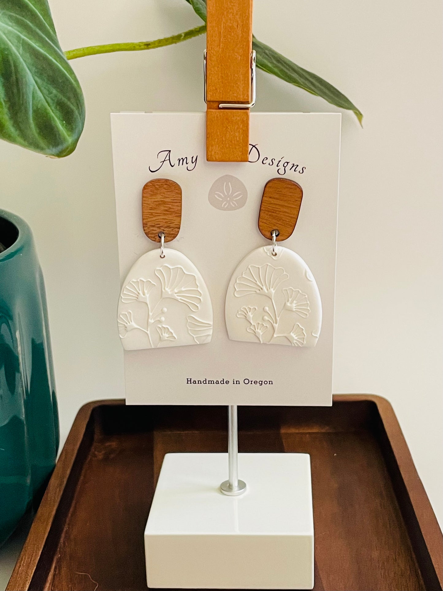 White botanical dangle