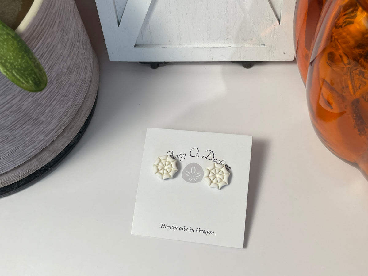 Large black spiderweb/small white stud spiderwebs